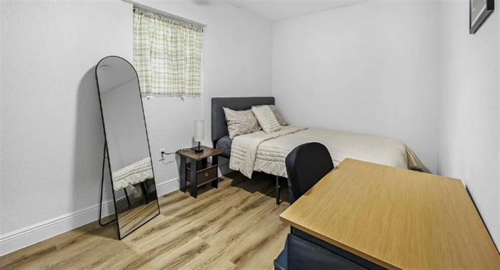 House to Rent in Auckland Park: Room near universities, shopping, and transport.