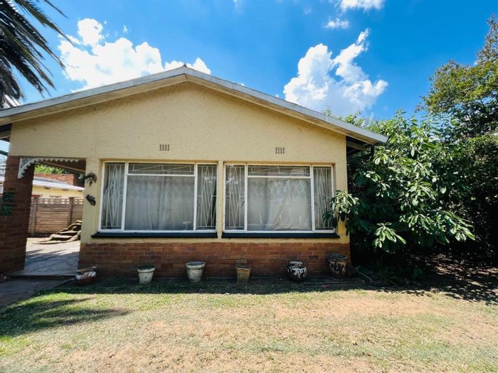 For Sale: Spacious 9-bedroom house in Sasolburg Central with 2 bathrooms.