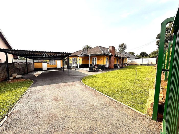 Scottsville House For Sale: Prime location, rental income potential, spacious land.