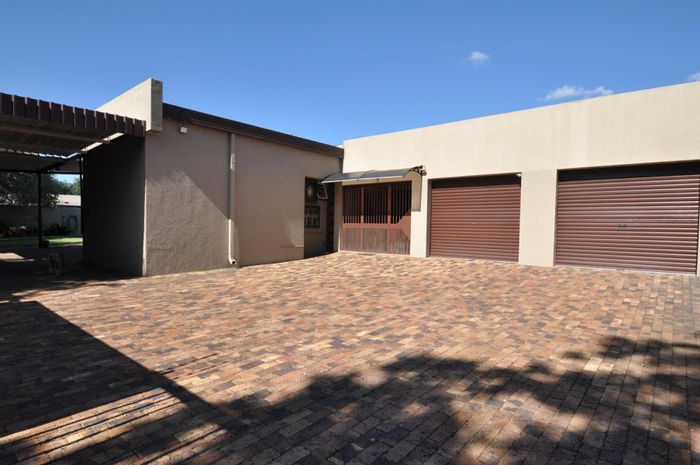 Spacious 5-bedroom house with pool, flatlet, and security in Sasolburg Central For Sale.