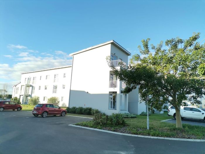 Klein Parys Apartment For Sale: 1 Bed, balcony, clubhouse, secure living.