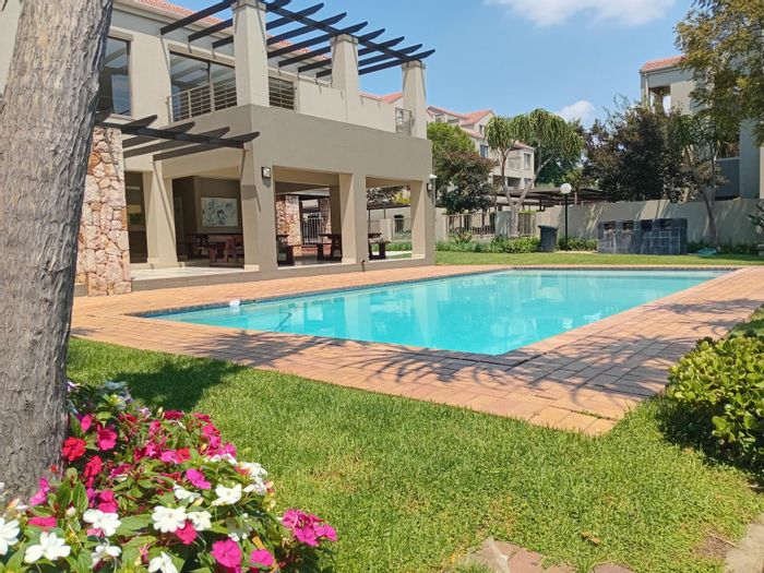 Paulshof Apartment For Sale: 1st floor unit with balcony, security, and pool access.