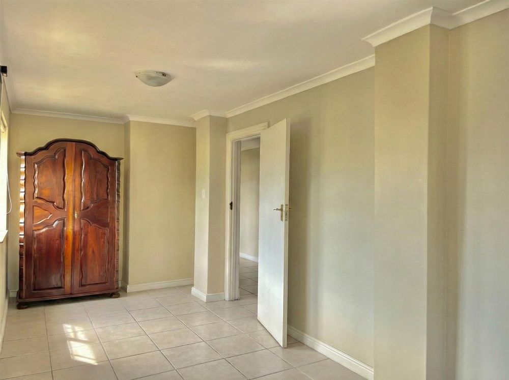 Bedroom with cupboard