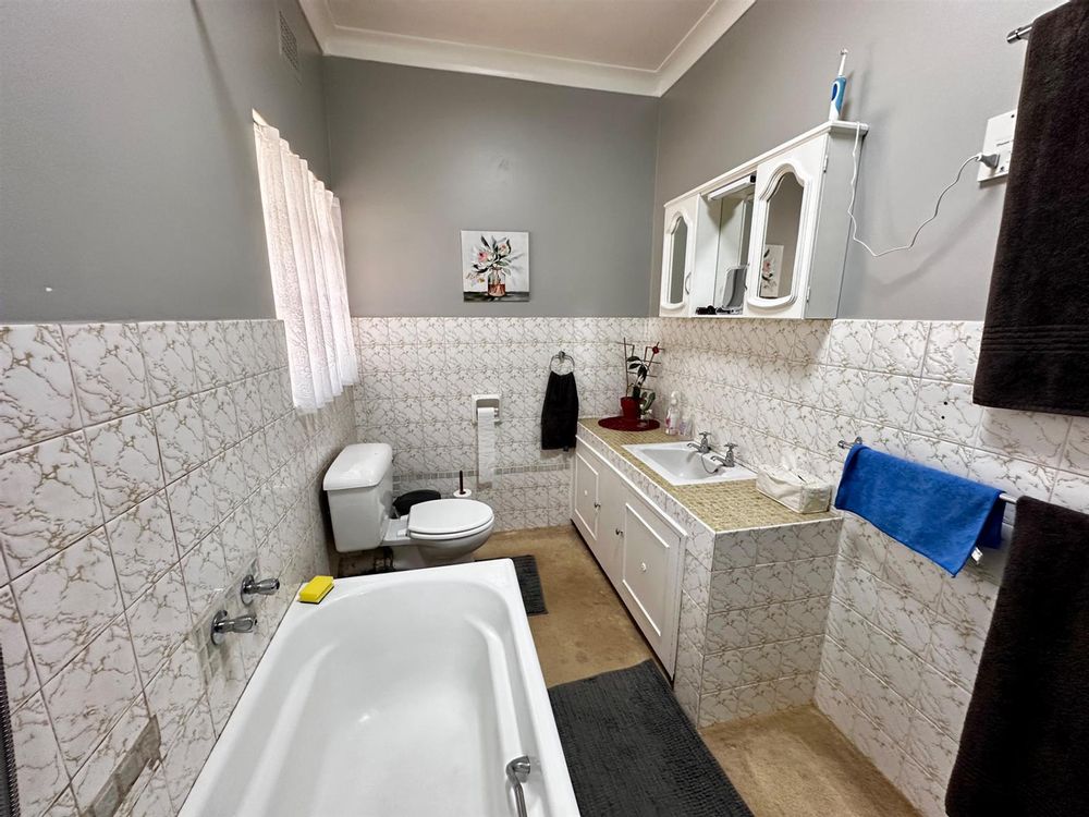 En-Suite Main Bedroom