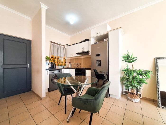 Parklands Apartment For Sale: 2 bedrooms, secure complex, private balcony, dedicated parking.