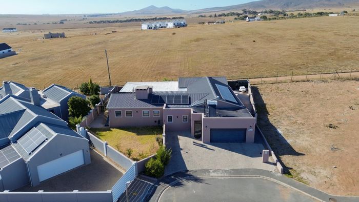 For Sale: Spacious Darling Central house with pool, braai area, and solar features.
