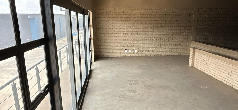 Bottom mezzanine and balcony