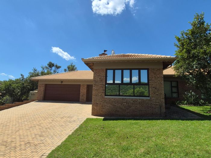 House for Sale in Kranspoort: 3 beds, garden, braai room, solar panels.