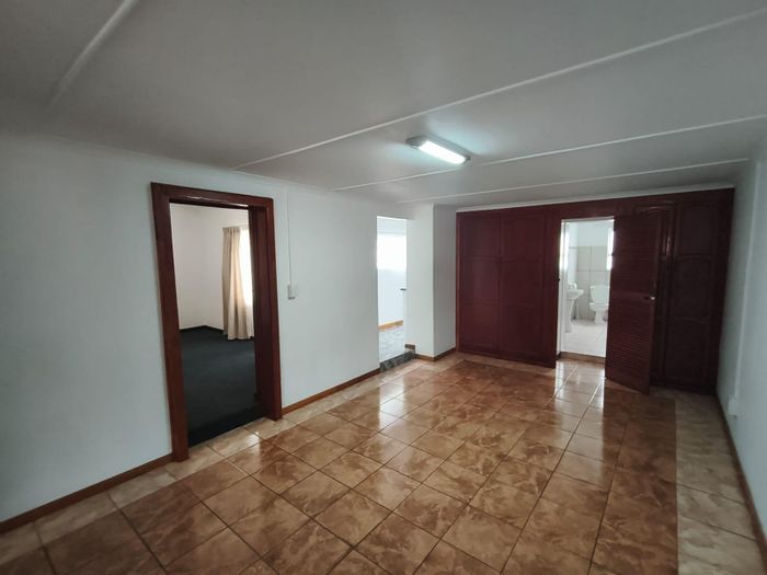 1-Bedroom Apartment in Highgate To Rent, utilities included, gas stove, private lounge.