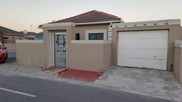 2-Bedroom House in Delft South For Sale with Garage and Expansion Potential.