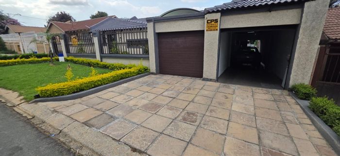 3-Bedroom House to Rent in Tulisa Park with secure yard and en-suite.