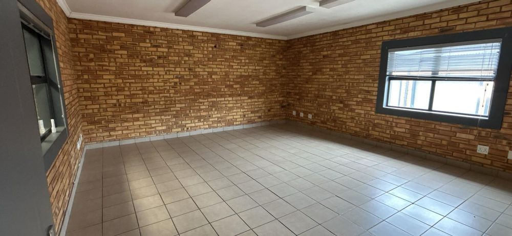 Upstairs open plan office 1