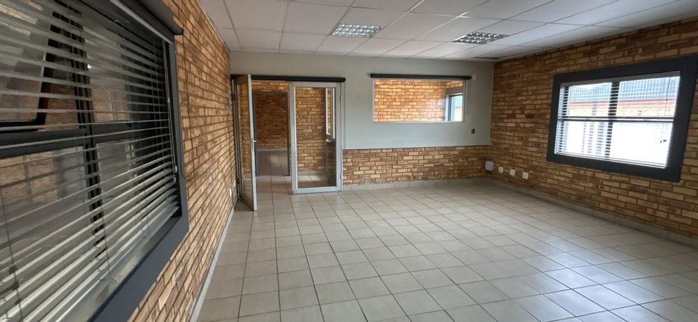 Upstairs open plan office 2