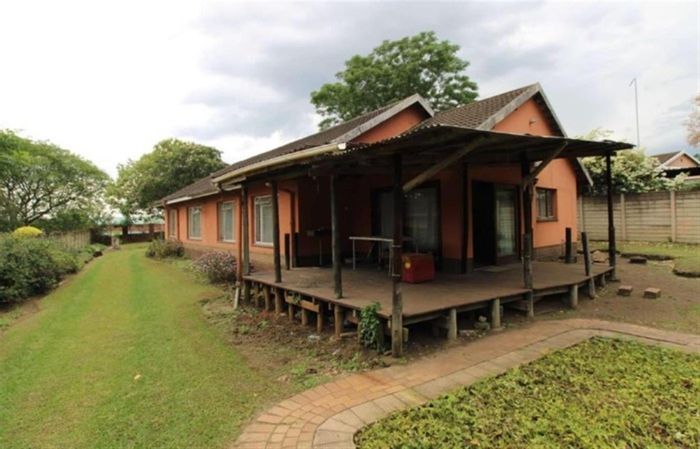 Lynnfield Park House For Sale: 3 Bedrooms, flatlet, garage, pet-friendly yard.