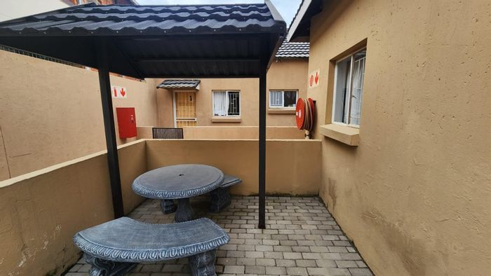 2 Bedroom Apartment For Sale in Selection Park with parking and entertainment area.