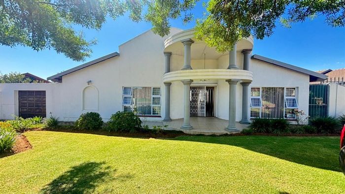 Eastdene House For Sale: 4 bedrooms, pool, entertainment room, double garage.