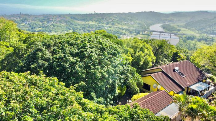 Umtentweni House For Sale: 3 beds, pool, inverter, JoJo tanks, spacious garden.