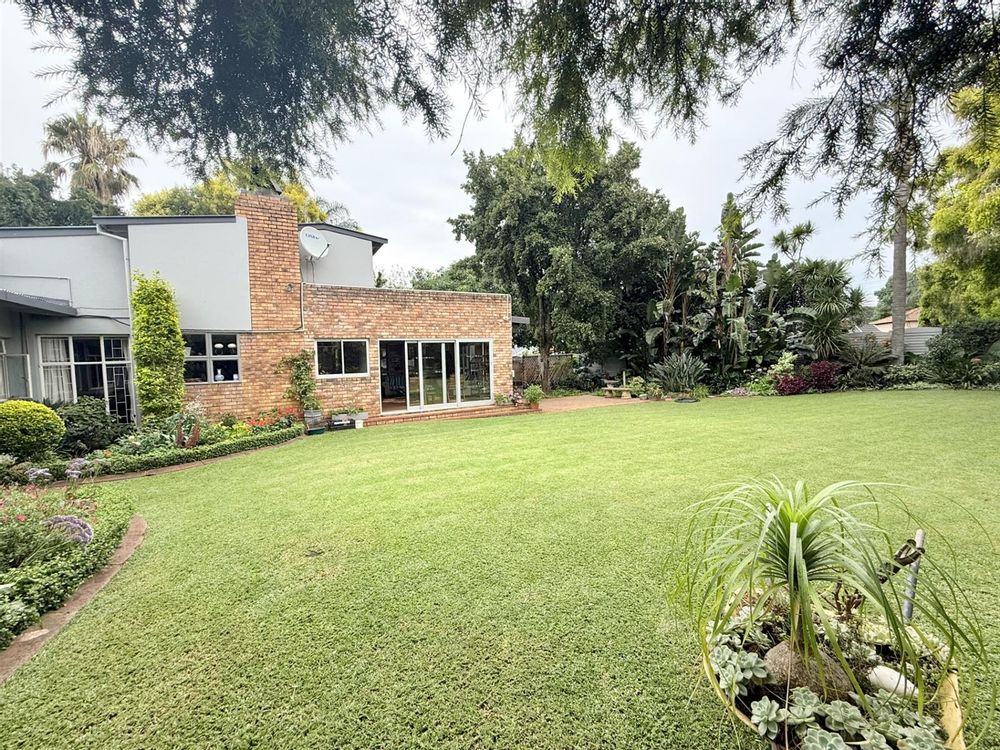 Lovely garden and Back yard