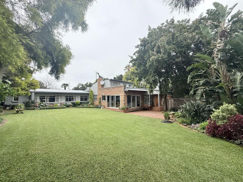 Lovely garden and Back yard