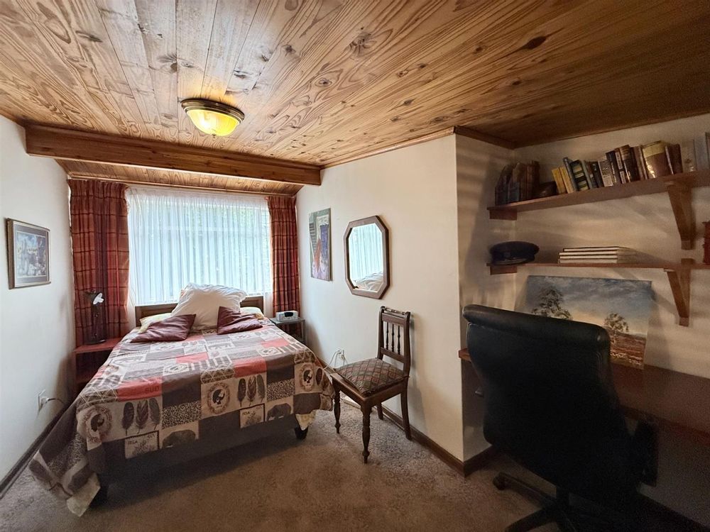 Upstairs loft bedroom 4