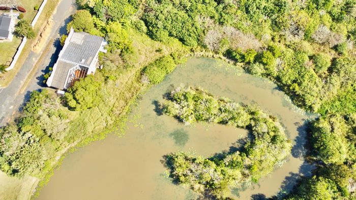 Hibberdene Central Small Holding For Sale: Large dam, fertile land, commercial potential.