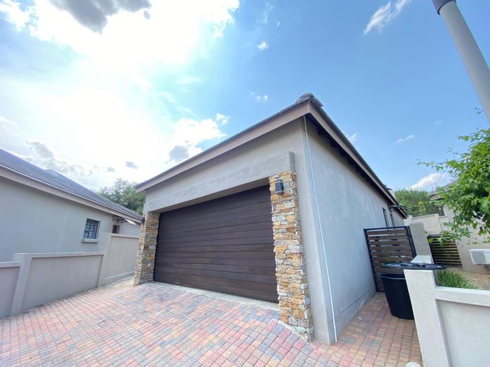 For Sale: House in Elawini Lifestyle Estate with 3 bedrooms, 2 garages, near schools.