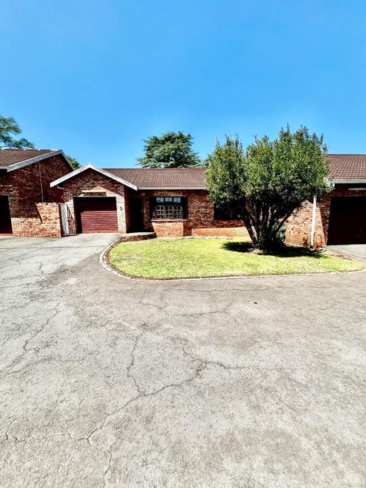 Scottsville House For Sale: 2 Bedrooms, garage, entertainment area, low-maintenance living.