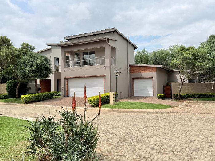 Rietvalleirand House For Sale: 4 beds, pool, secure estate, solar panels.