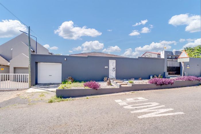 For Sale: House in Westdene with main residence and two self-contained cottages.