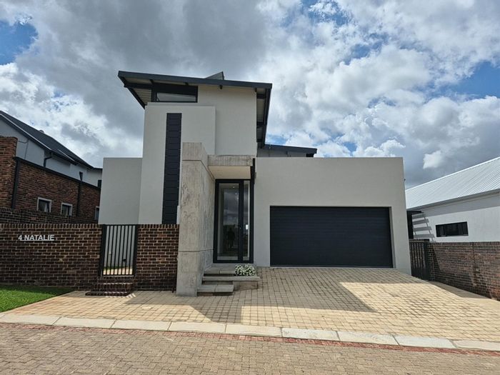 For Sale: House in Helderzicht Eco Estate with solar energy, spacious layout, and secure living.