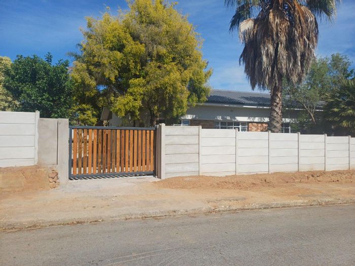 For Sale: Riversdale Central House with 4 Bedrooms, Large Yard, and Security Features.