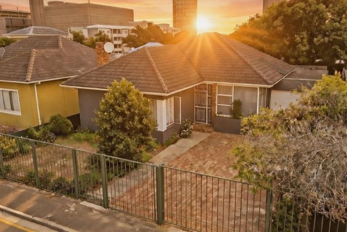 4-Bedroom House For Sale in Oakdale with Separate Entrance and Rental Potential.