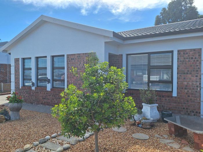 2-Bedroom House For Sale in Albertinia Central with secure complex and low maintenance.