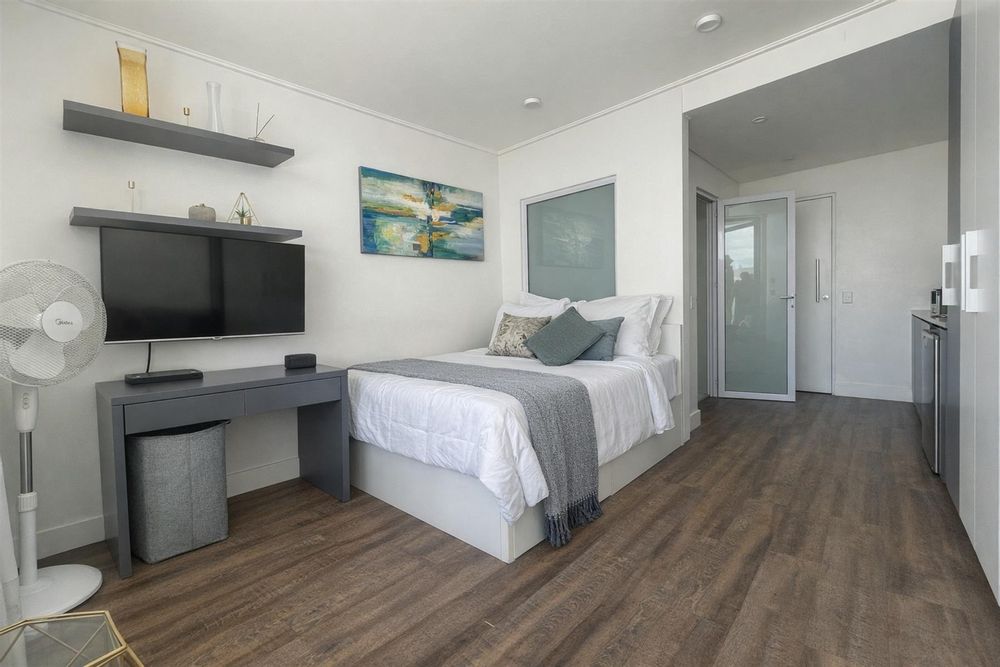 bed space AI declutter