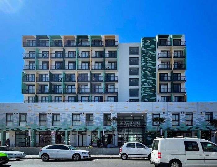 Woodstock House For Sale: Private balcony, fitness area, strong rental potential.