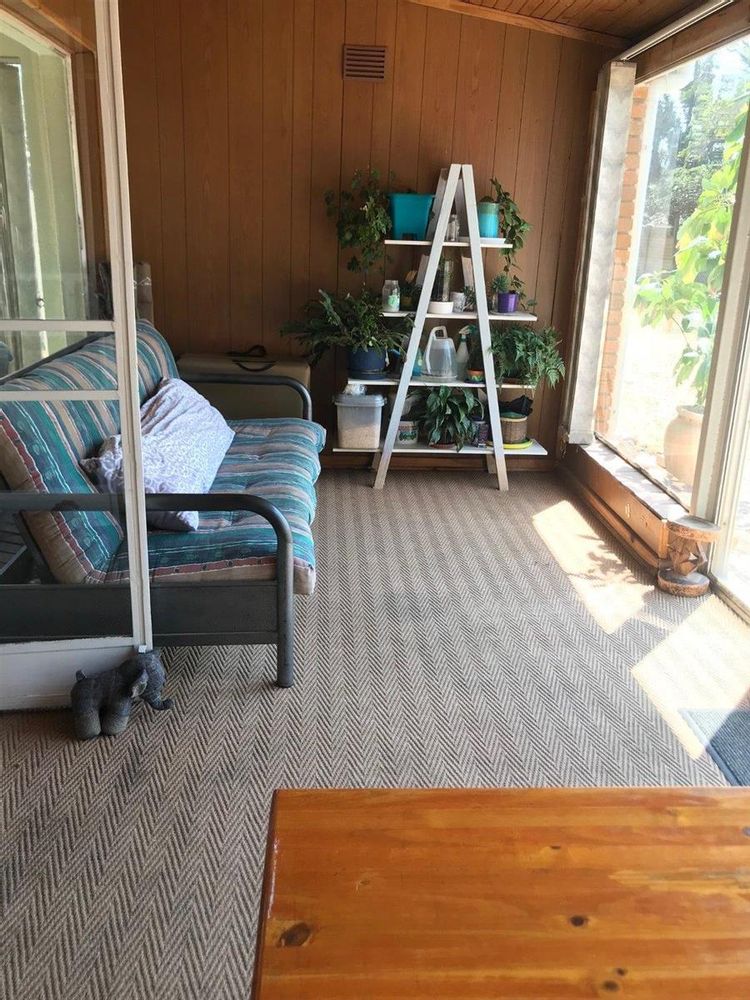 Large sun porch with a beautyful view on the garden