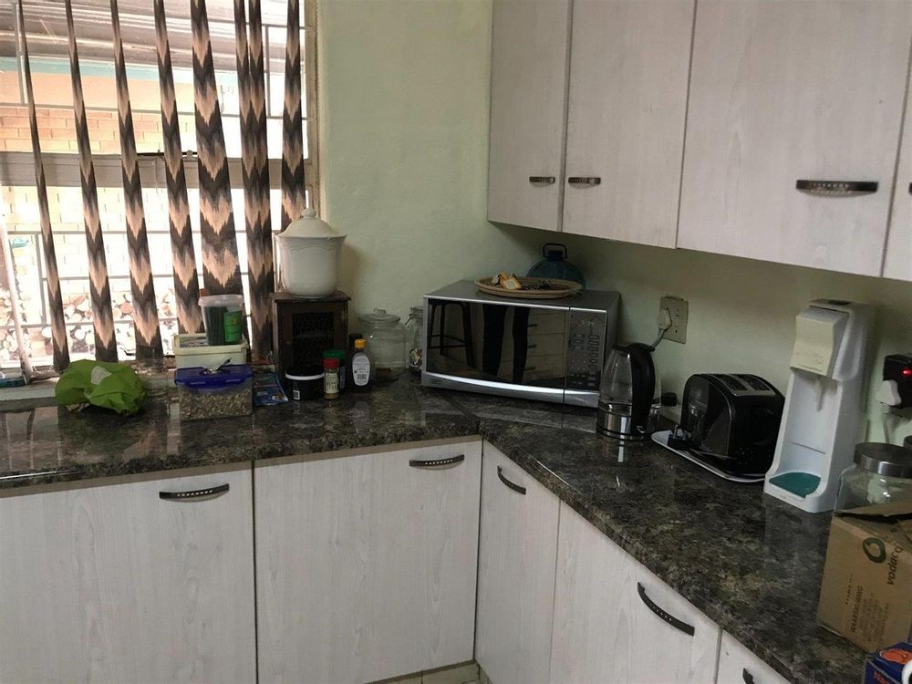 Kitchen build in cupboards