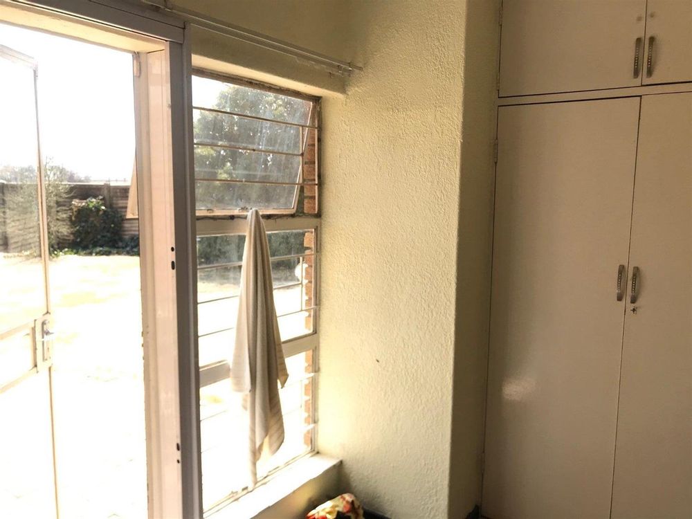 Main bedroom exit to garden