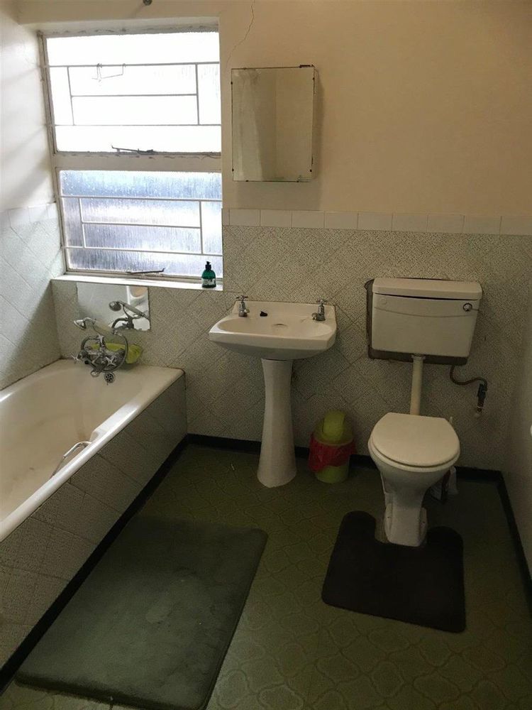 Second bathroom with bath/T/HWB