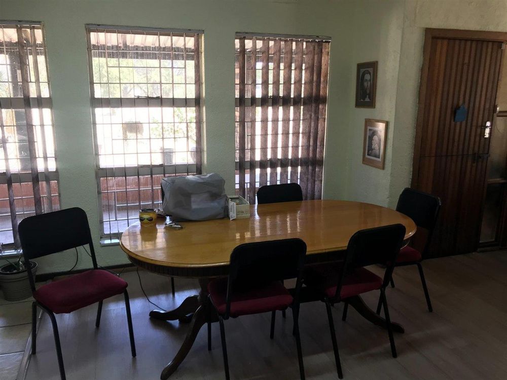 Open plan lounge/kitchen/dinning room