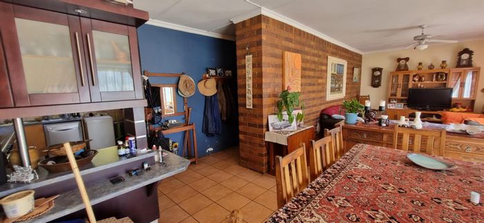 Eloff Small Holding For Sale: 5 bedrooms, flatlet, workshop, and cottage on 1.5 hectares.