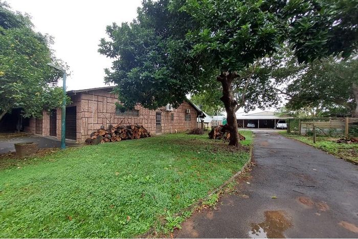 For Sale: House in Kwambonambi Central with 4 beds, pool, and workshop.