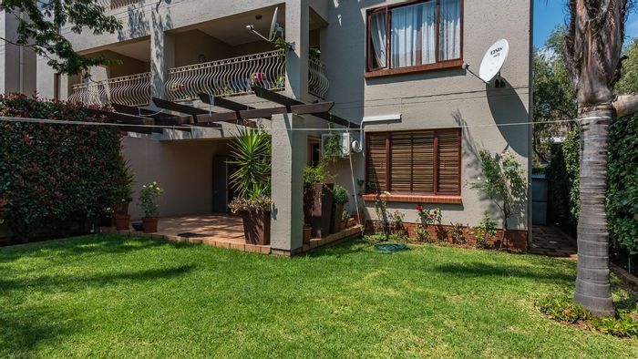 For Sale: Townhouse in Sunninghill with garden, pool, clubhouse, and security.