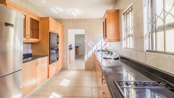 For Sale: House in Nieuw Muckleneuk with 4 bedrooms, security, and staff quarters.