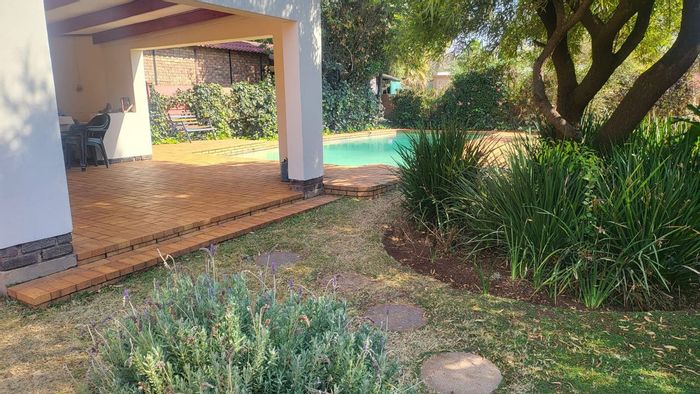 Eldoraigne House For Sale: Spacious 4-Bedroom, Pool, Jacuzzi Room, 3 Garages, Prime Location