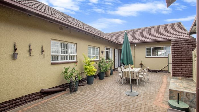 Stunning Wilro Park Family Home For Sale: Pool, Staff Quarters, Convenient Location!