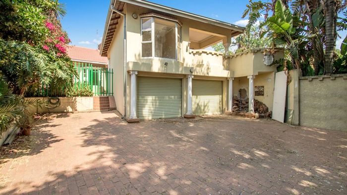 Spacious 4-bedroom house with flatlet and pool in Randpark Ridge, For Sale.