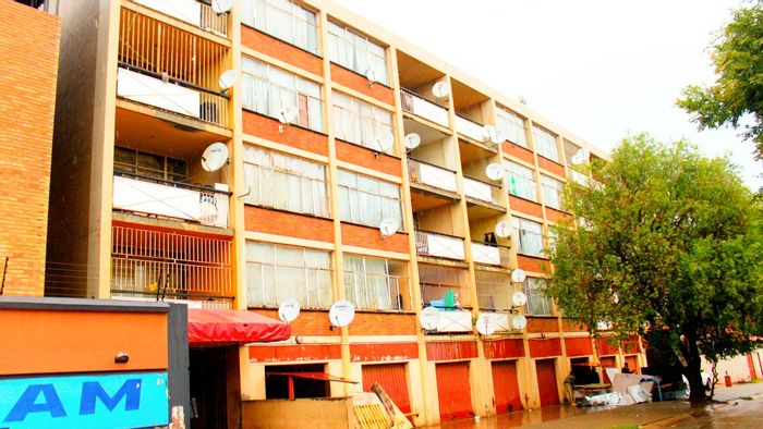 Prime 3-Bedroom Apartment For Sale in Yeoville, Ideal Investment Opportunity