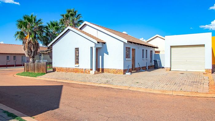 Chantelle House for Sale: 3 Beds, Secure Estate Living, Garage, Open Kitchen.