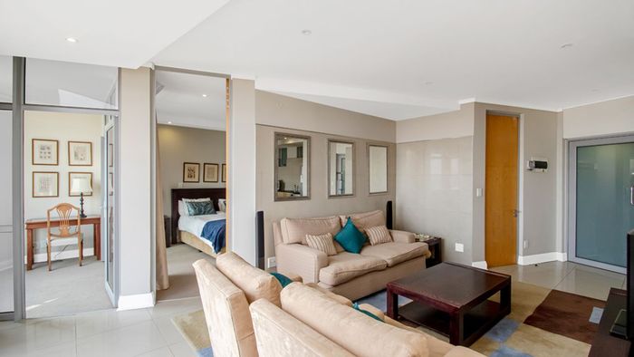 Sandown Gem: 143 sqm 2-bed, 2.5-bath Apartment with Stunning City Views For Sale